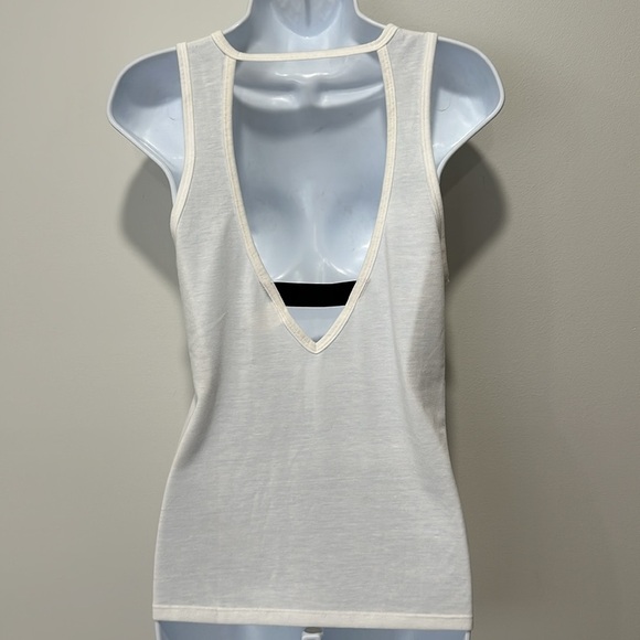 Open back Victoria Sport tank - Picture 2 of 3